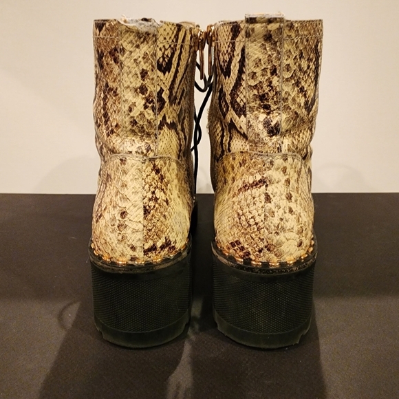 Vince Camuto “Mecale” Leather Python Snake Print Combat Boots | Size 8.5 | NWOB - Picture 4 of 16